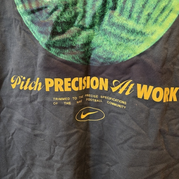 Nike Men's Small Pitch Precision Soccer Graphic T-Shirt in Dark Green New - Picture 10 of 11